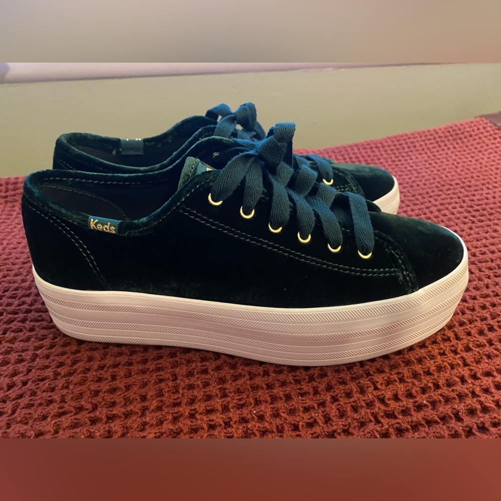 New Keds Platform Dark Green Velvet Women’s size 7.5